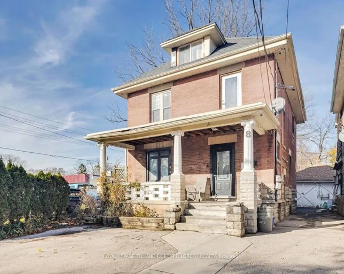 Front of 8 Bruce Street