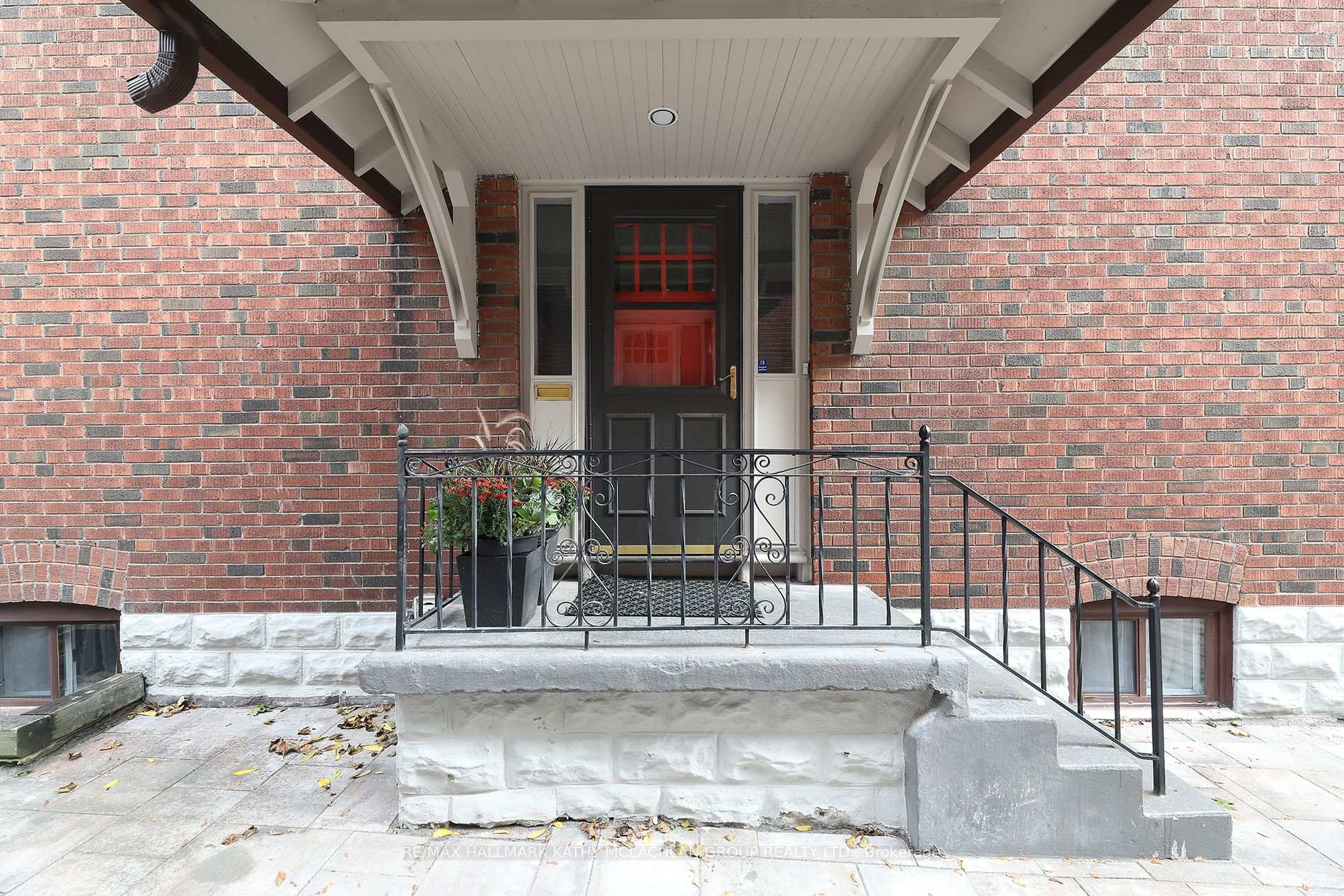 Photo 3 of 12 Cameron Crescent, Toronto, Leaside — HOMEH