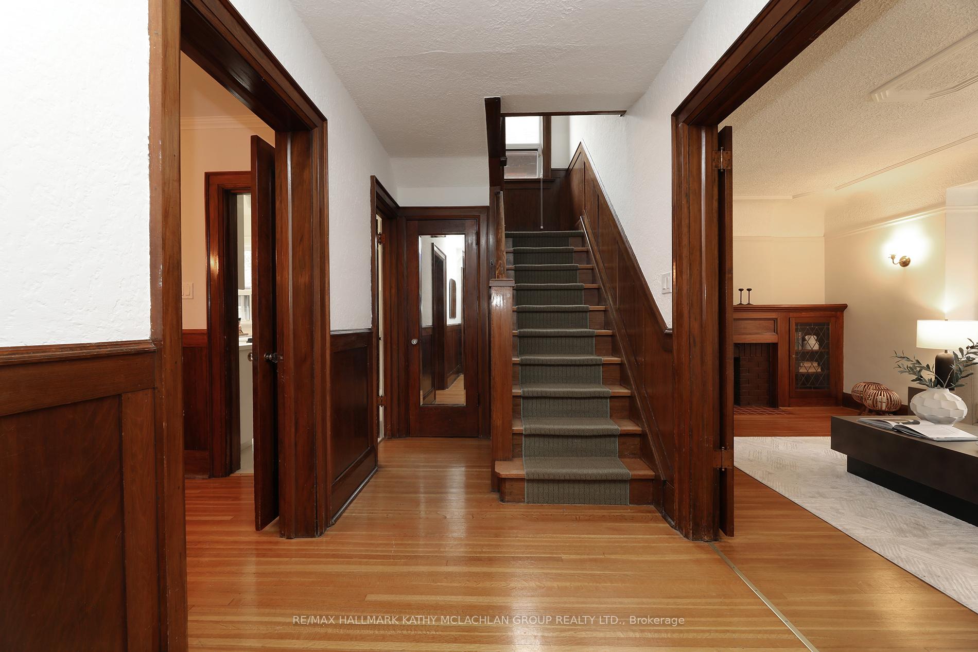 Photo 4 of 12 Cameron Crescent, Toronto, Leaside — HOMEH