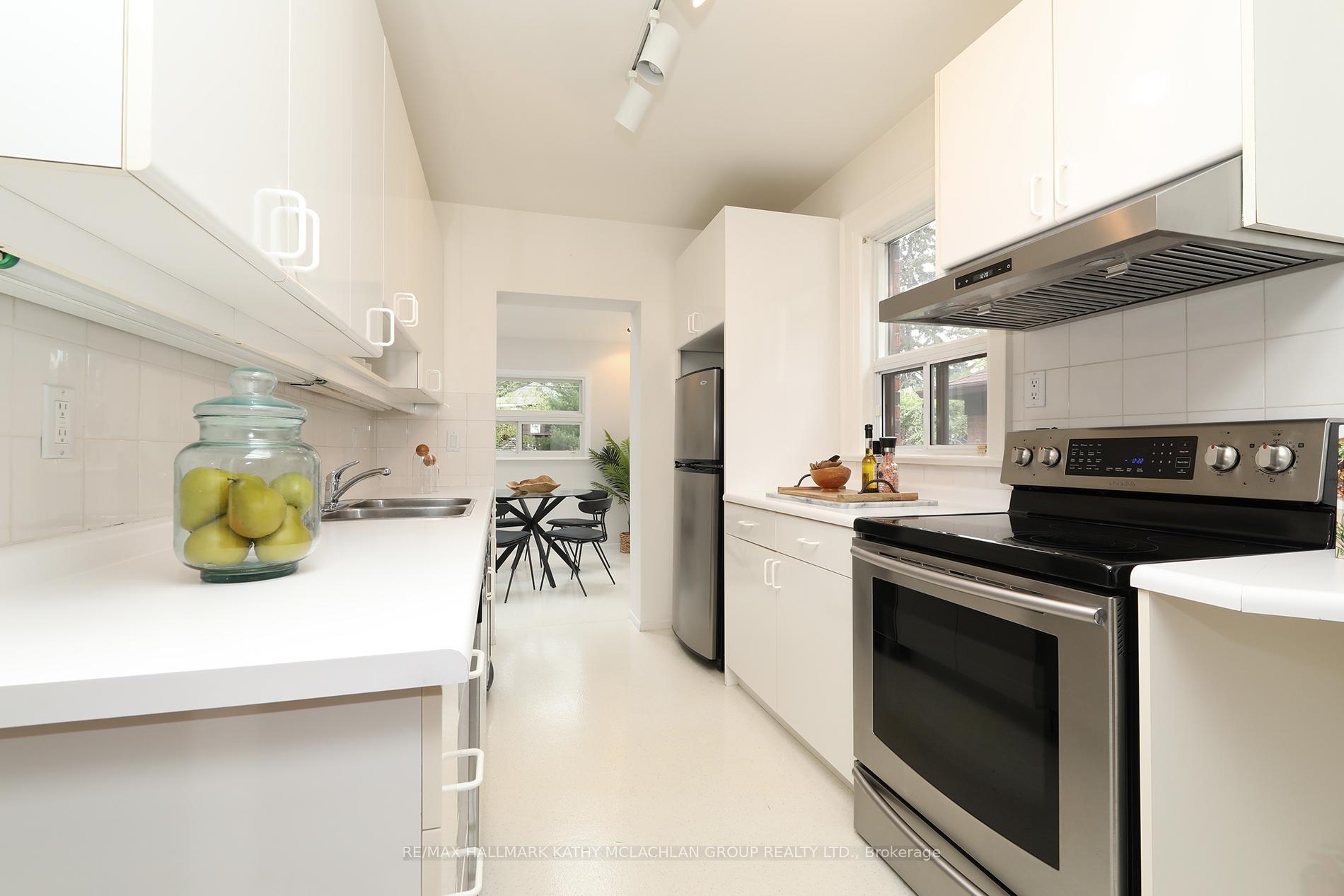 Photo 11 of 12 Cameron Crescent, Toronto, Leaside — HOMEH