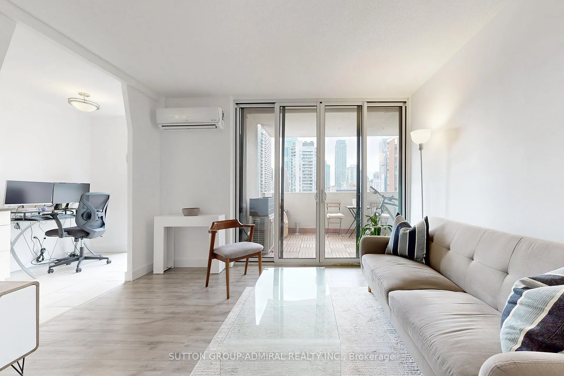 Photo 5 of Unit 1509, 40 Homewood Avenue, Toronto, Cabbagetown-South St. James Town — HOMEH