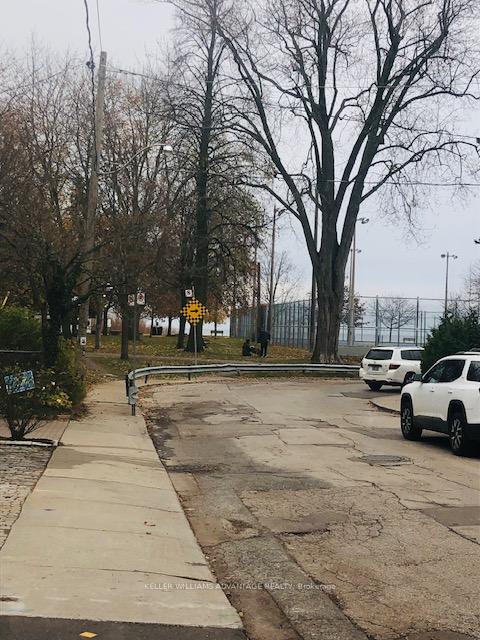 Photo 3 of Unit 4, 54 Waverley Road, Toronto, The Beaches — HOMEH