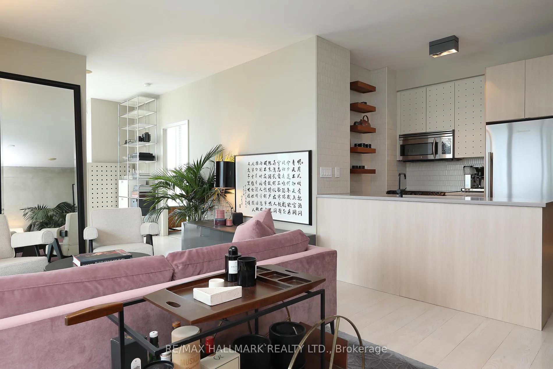 Front of Unit 2406, 33 Lombard Street