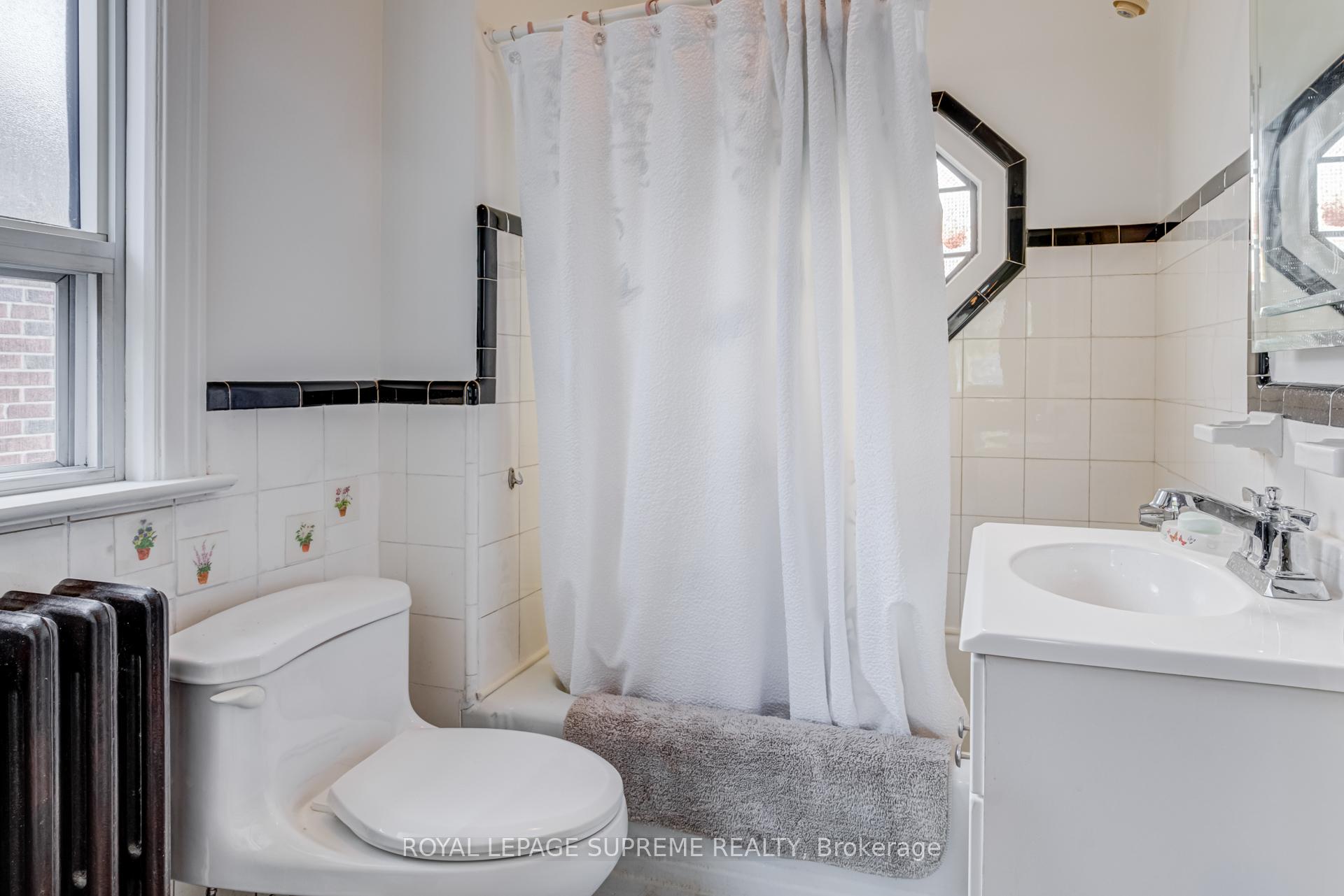 Photo 23 of 152 Parkhurst Boulevard, Toronto, Leaside — HOMEH