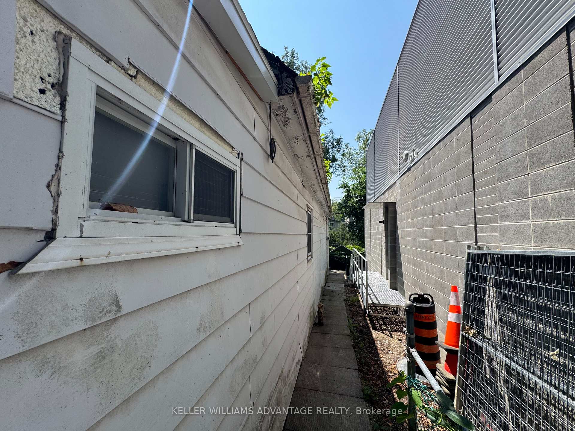 Photo 13 of 587 Craven Road, Toronto, Greenwood-Coxwell — HOMEH