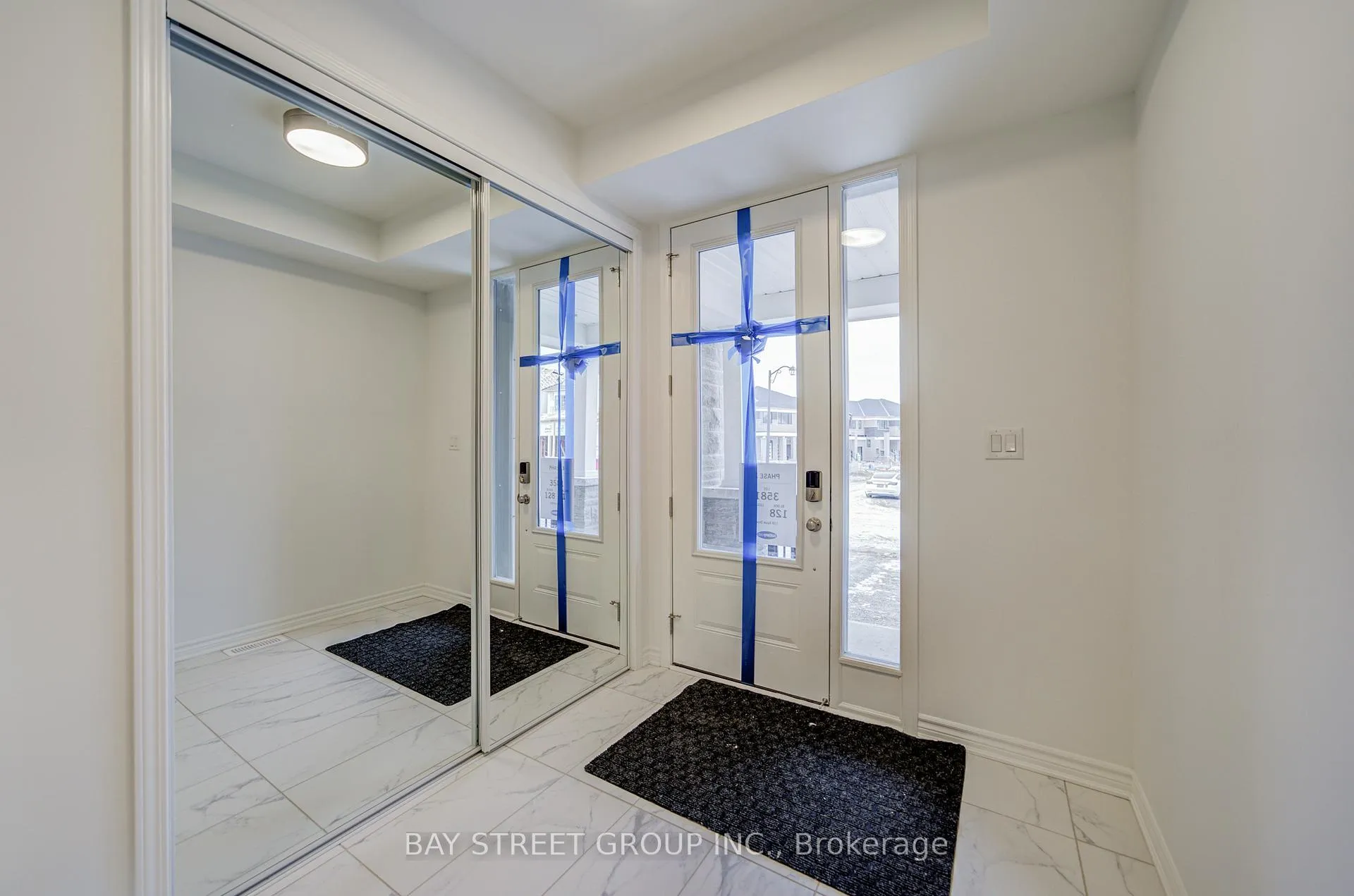 Photo 2 of 118 Azure Drive, Markham, Rural Markham — HOMEH