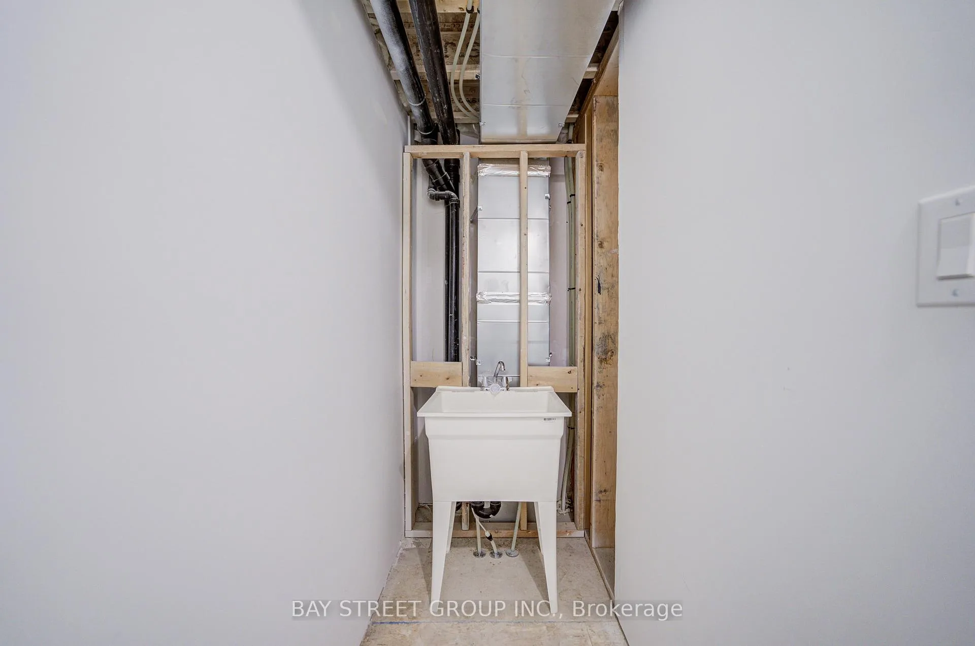 Photo 8 of 118 Azure Drive, Markham, Rural Markham — HOMEH