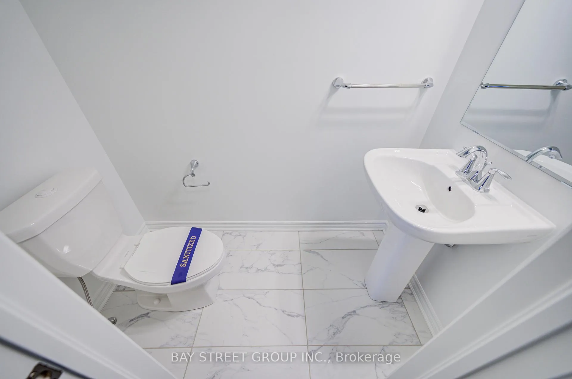 Photo 11 of 118 Azure Drive, Markham, Rural Markham — HOMEH
