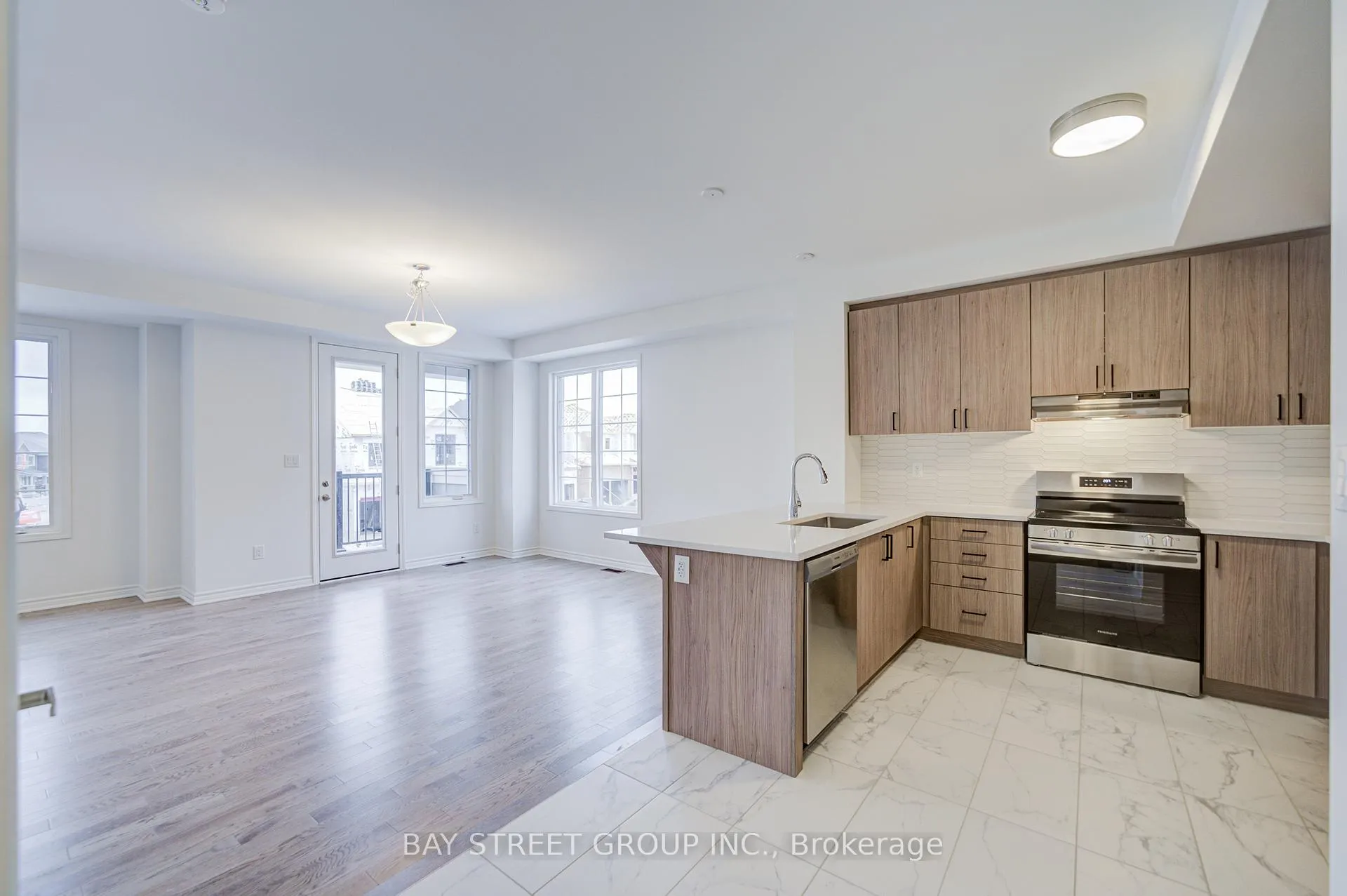 Photo 13 of 118 Azure Drive, Markham, Rural Markham — HOMEH