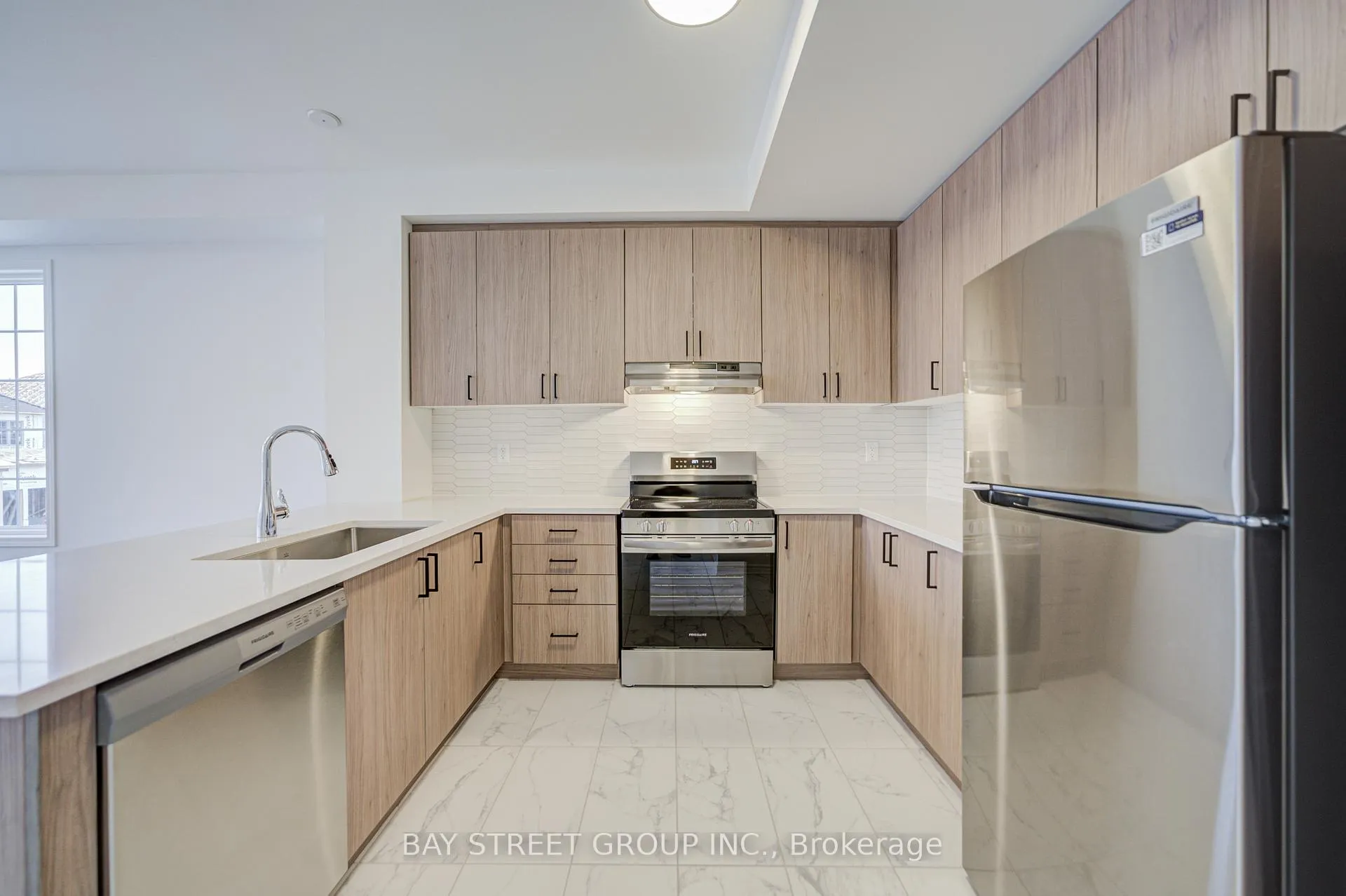 Photo 15 of 118 Azure Drive, Markham, Rural Markham — HOMEH