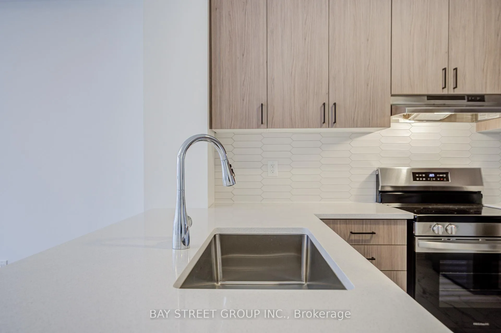 Photo 18 of 118 Azure Drive, Markham, Rural Markham — HOMEH