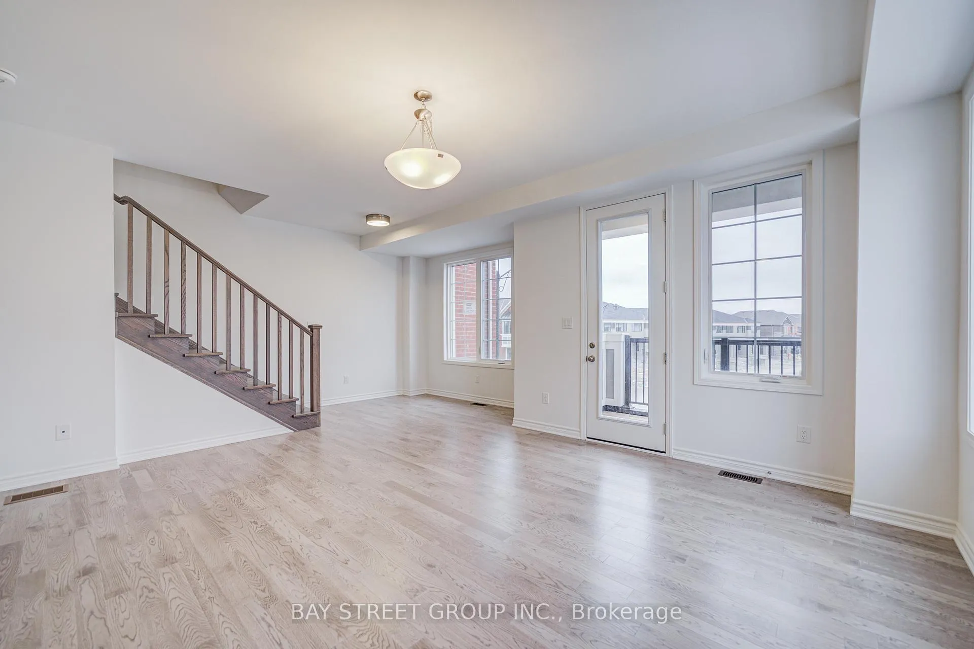 Photo 22 of 118 Azure Drive, Markham, Rural Markham — HOMEH
