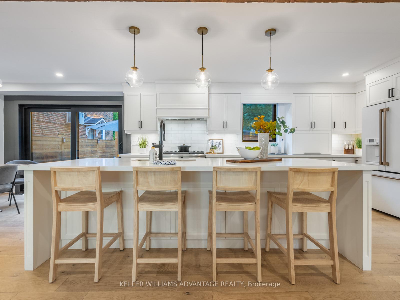Photo 9 of 93 Glen Davis Crescent, Toronto, East End-Danforth — HOMEH