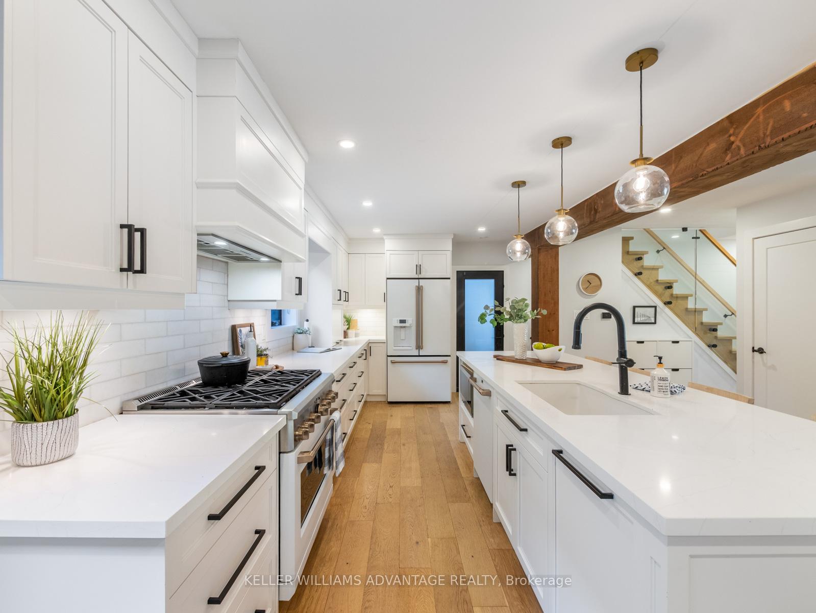 Photo 13 of 93 Glen Davis Crescent, Toronto, East End-Danforth — HOMEH