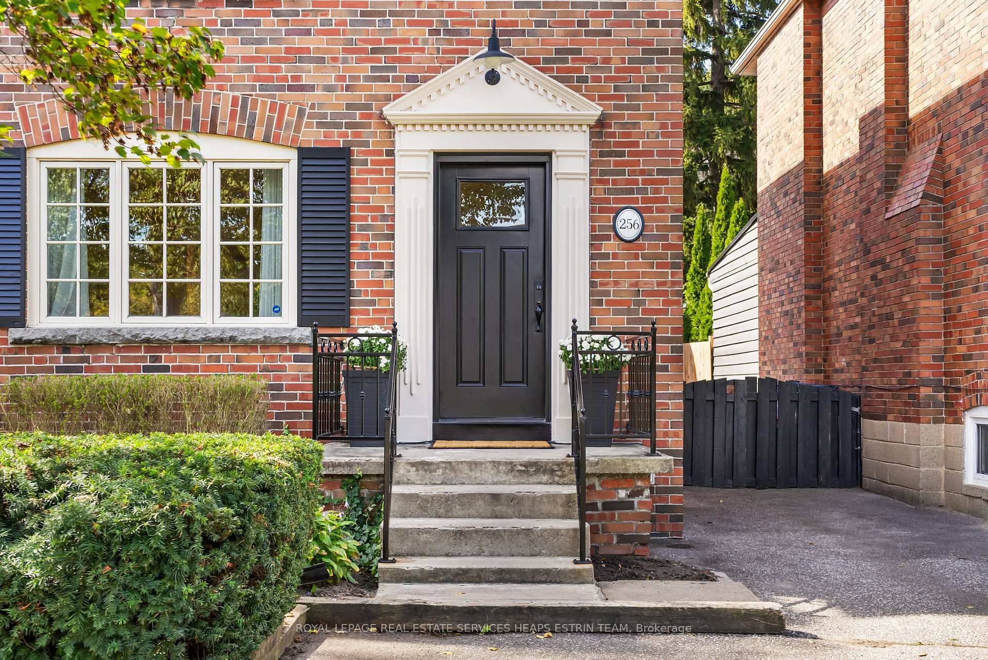 Photo 2 of 256 Rumsey Road, Toronto, Leaside — HOMEH