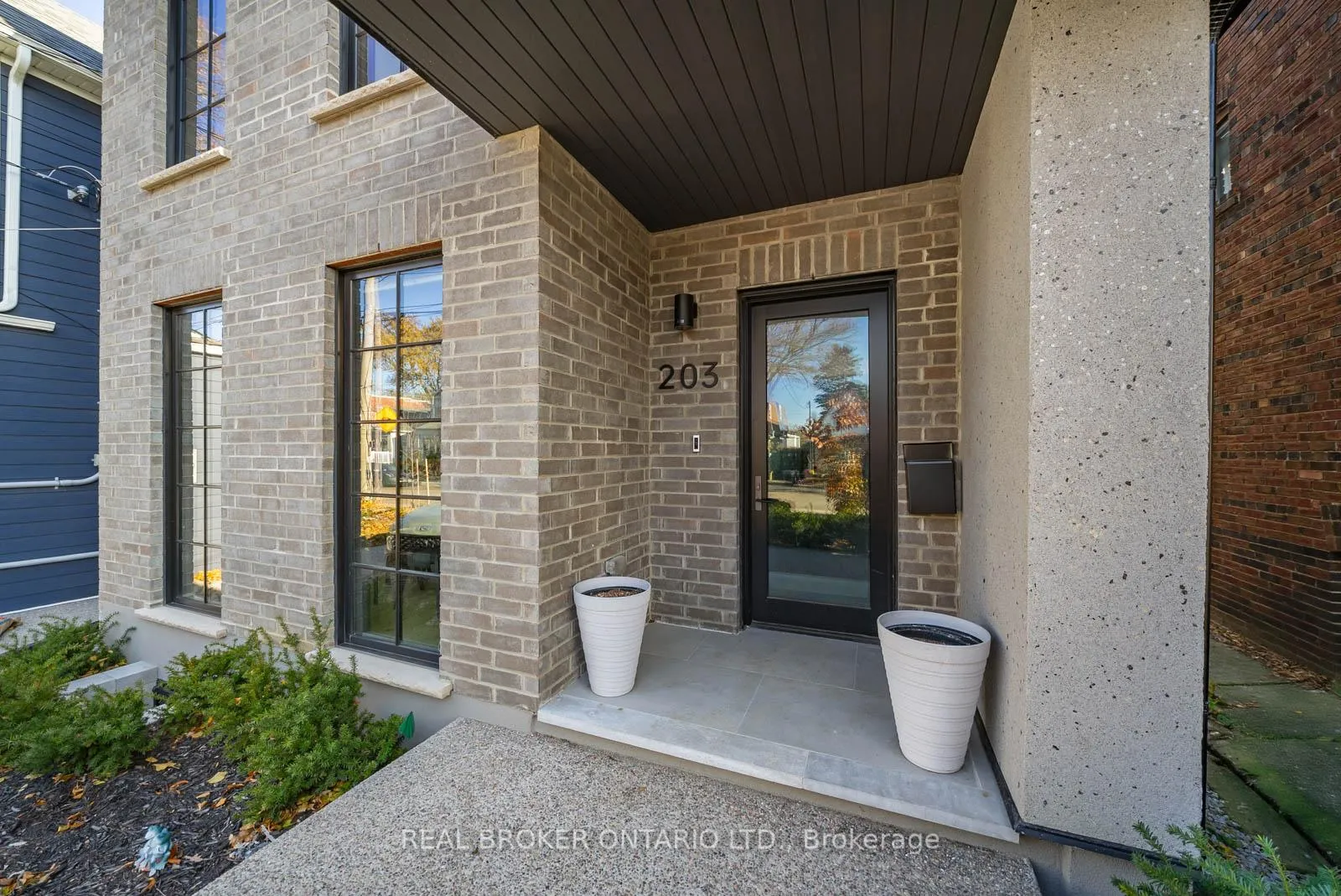 Photo 2 of 203 Oak Park Avenue, Toronto, Woodbine-Lumsden — HOMEH