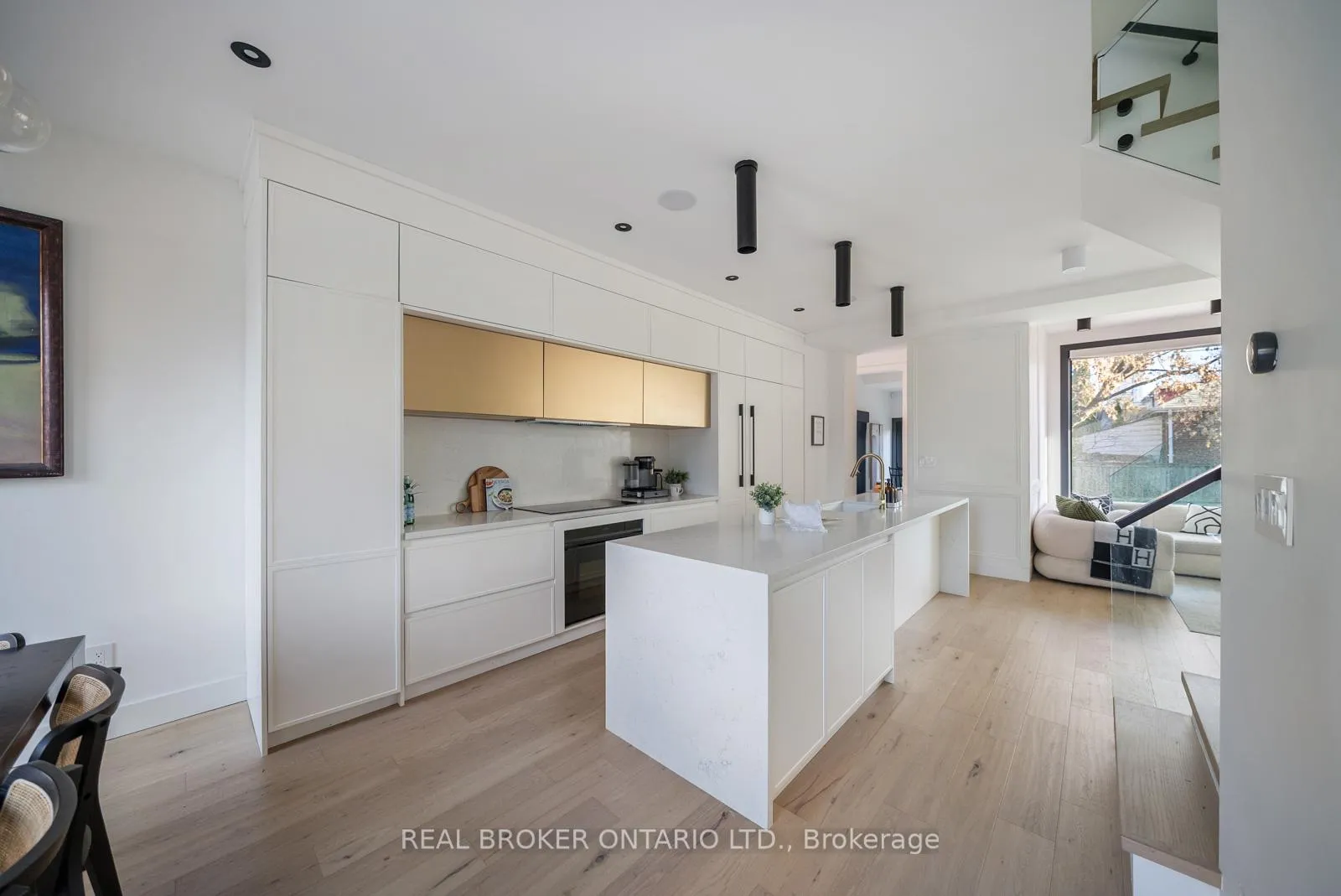Photo 7 of 203 Oak Park Avenue, Toronto, Woodbine-Lumsden — HOMEH