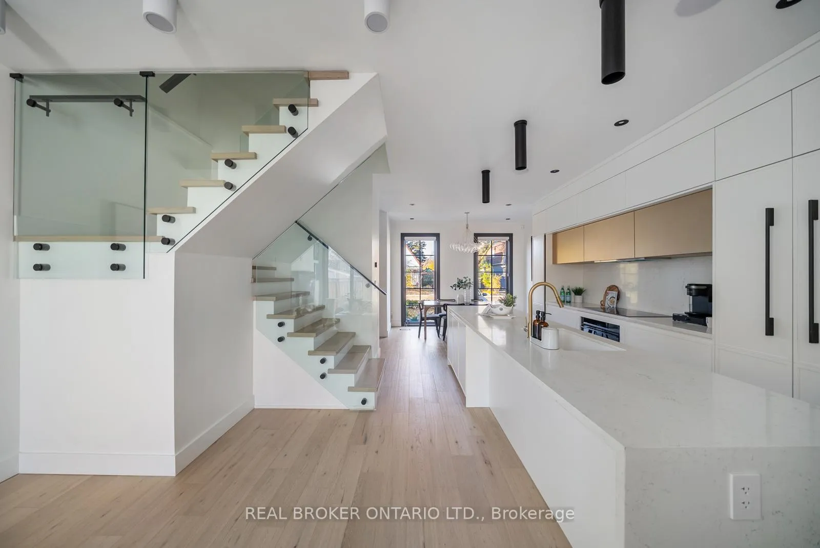 Photo 9 of 203 Oak Park Avenue, Toronto, Woodbine-Lumsden — HOMEH