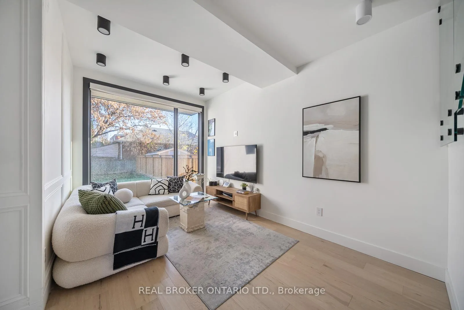 Photo 13 of 203 Oak Park Avenue, Toronto, Woodbine-Lumsden — HOMEH
