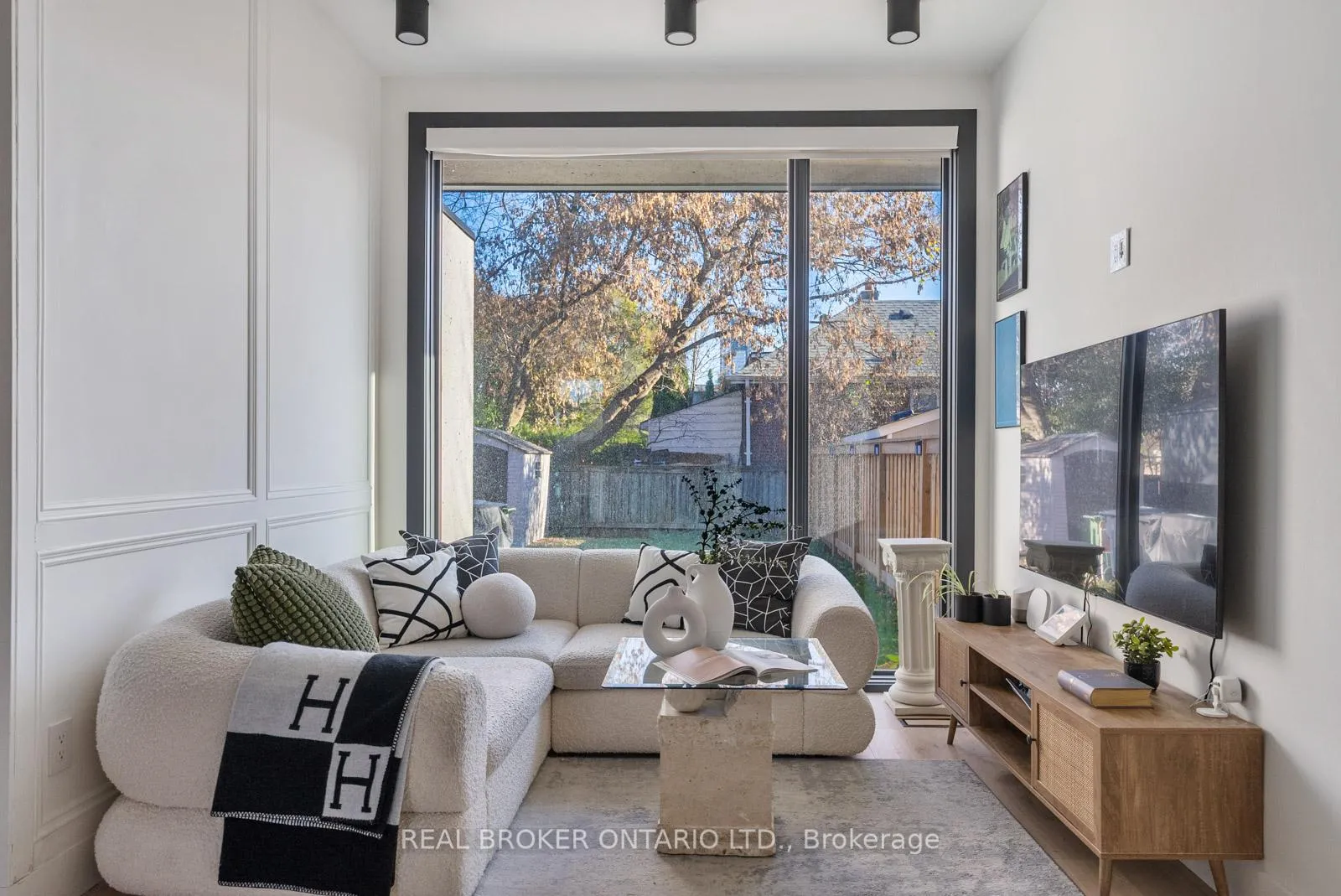 Photo 14 of 203 Oak Park Avenue, Toronto, Woodbine-Lumsden — HOMEH