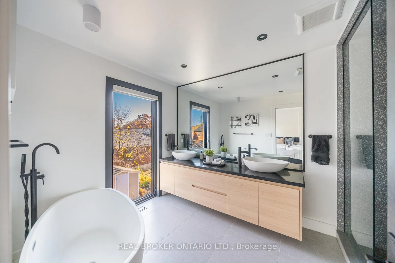 Photo 19 of 203 Oak Park Avenue, Toronto, Woodbine-Lumsden — HOMEH