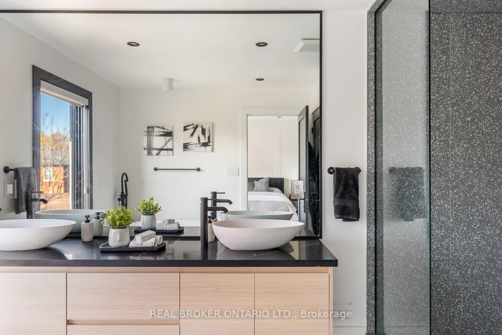 Photo 20 of 203 Oak Park Avenue, Toronto, Woodbine-Lumsden — HOMEH