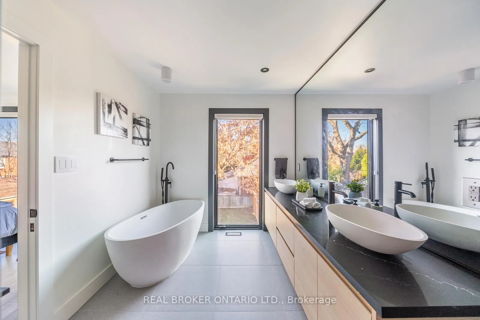 Photo 21 of 203 Oak Park Avenue, Toronto, Woodbine-Lumsden — HOMEH