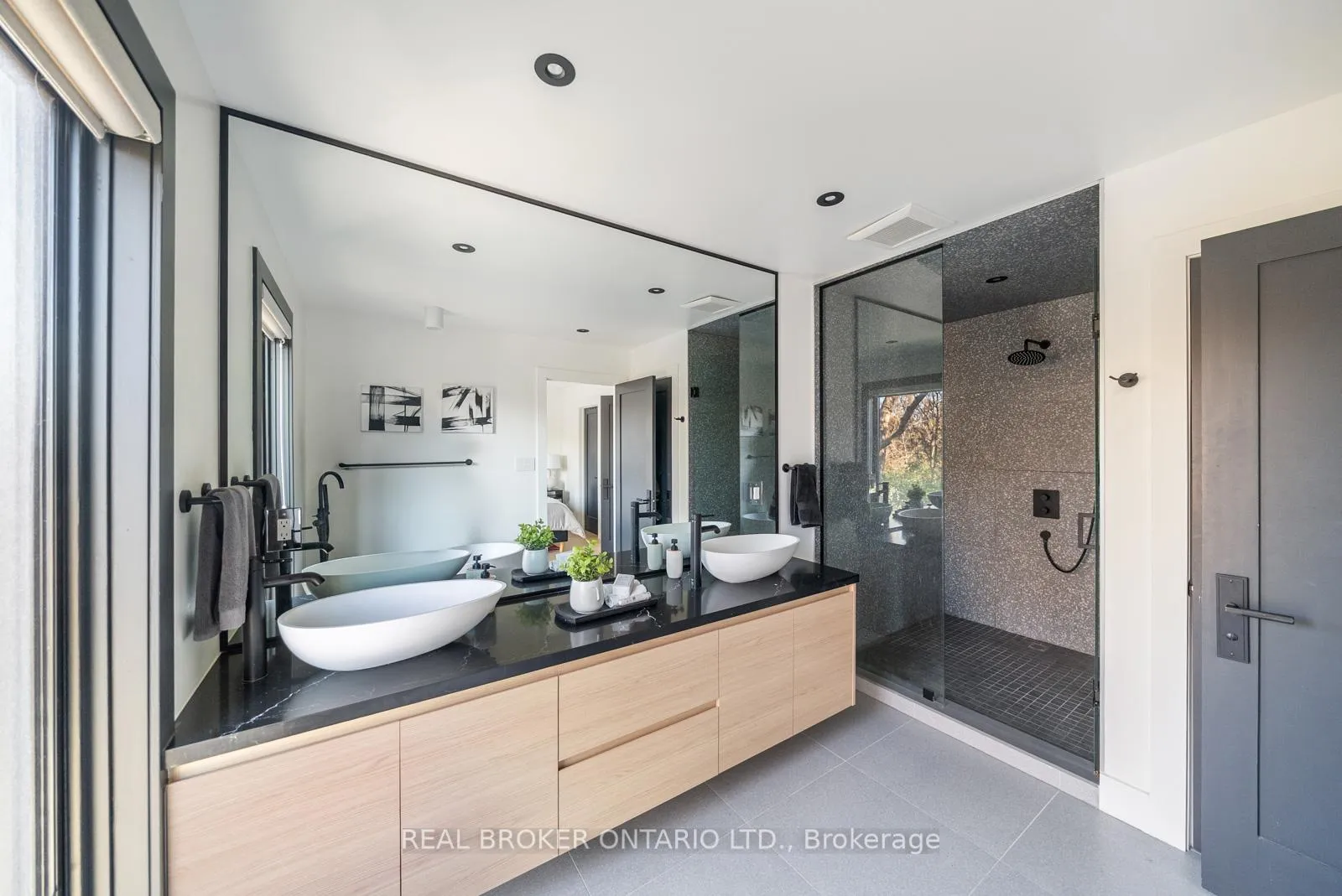 Photo 22 of 203 Oak Park Avenue, Toronto, Woodbine-Lumsden — HOMEH