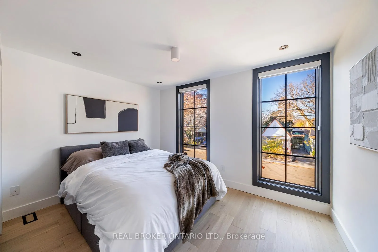 Photo 23 of 203 Oak Park Avenue, Toronto, Woodbine-Lumsden — HOMEH