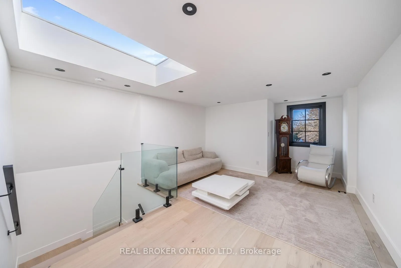 Photo 27 of 203 Oak Park Avenue, Toronto, Woodbine-Lumsden — HOMEH