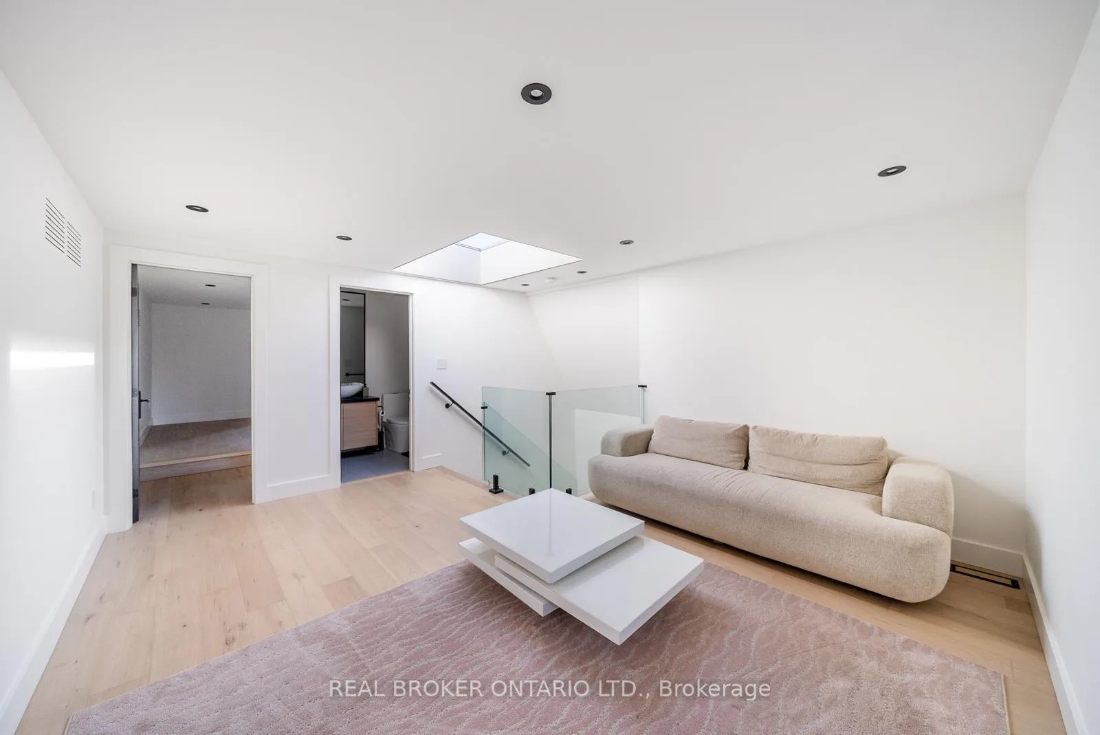 Photo 28 of 203 Oak Park Avenue, Toronto, Woodbine-Lumsden — HOMEH