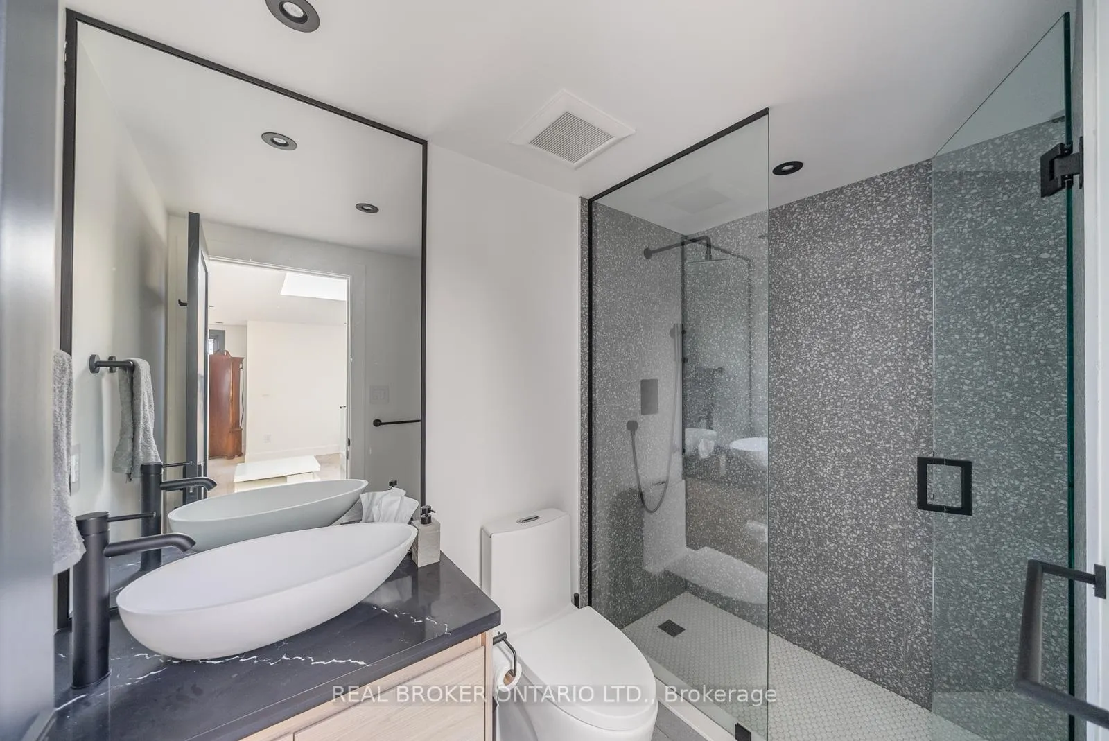 Photo 29 of 203 Oak Park Avenue, Toronto, Woodbine-Lumsden — HOMEH