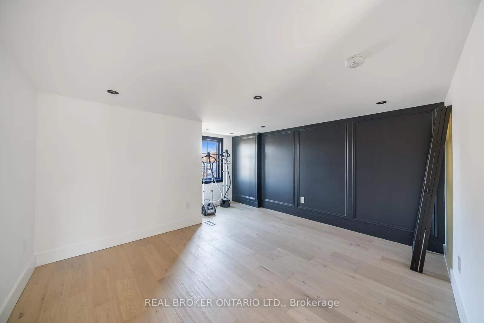 Photo 30 of 203 Oak Park Avenue, Toronto, Woodbine-Lumsden — HOMEH