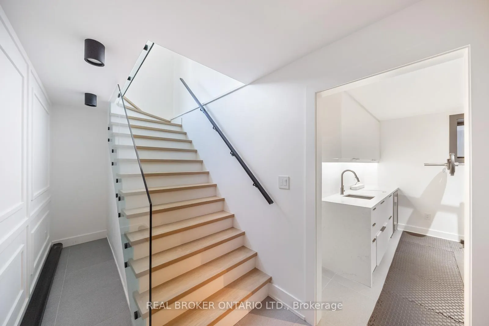 Photo 31 of 203 Oak Park Avenue, Toronto, Woodbine-Lumsden — HOMEH