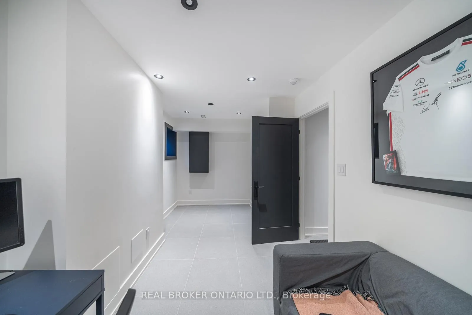 Photo 34 of 203 Oak Park Avenue, Toronto, Woodbine-Lumsden — HOMEH