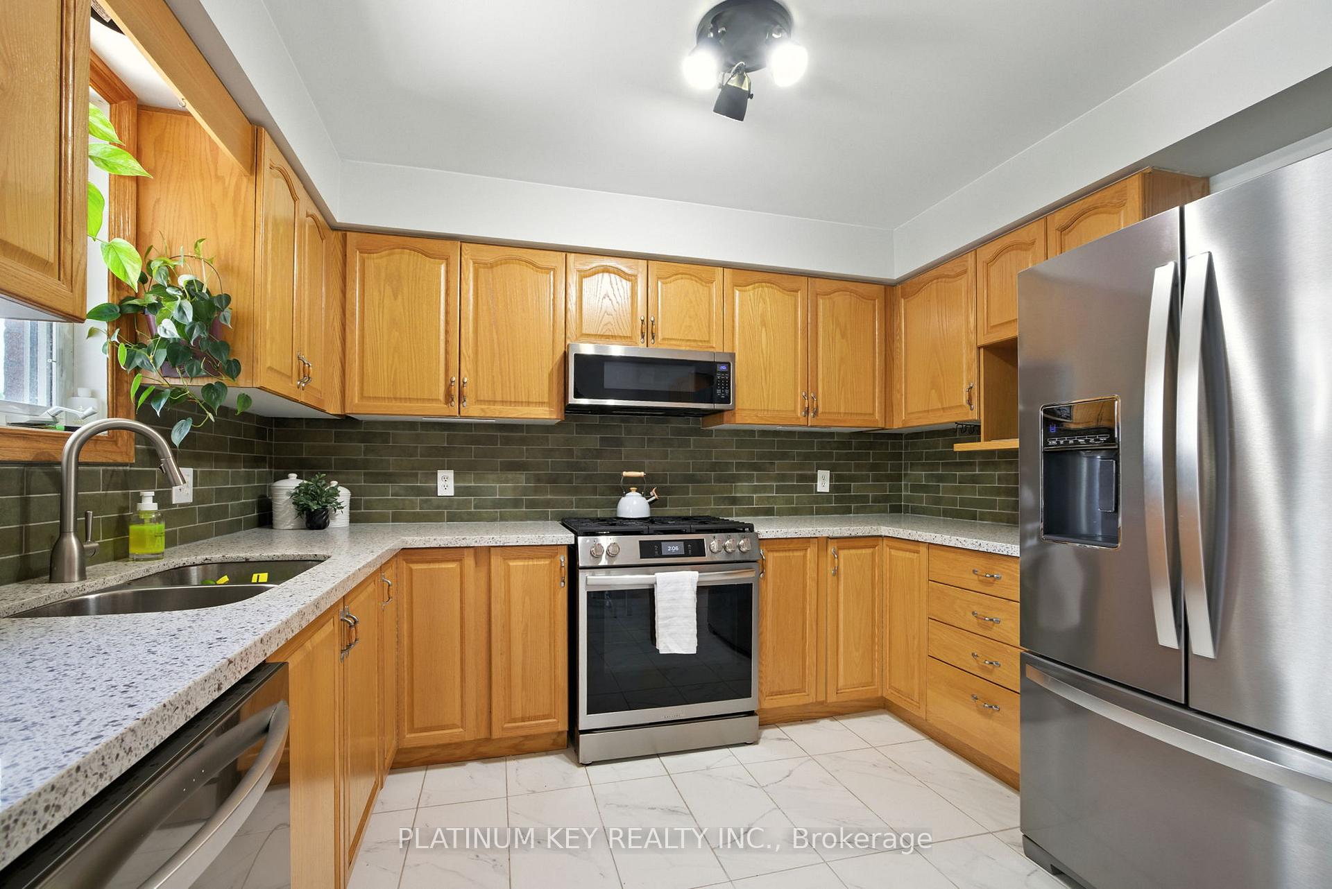 Photo 12 of 469 Riverview Drive, Strathroy-Caradoc, NE — HOMEH