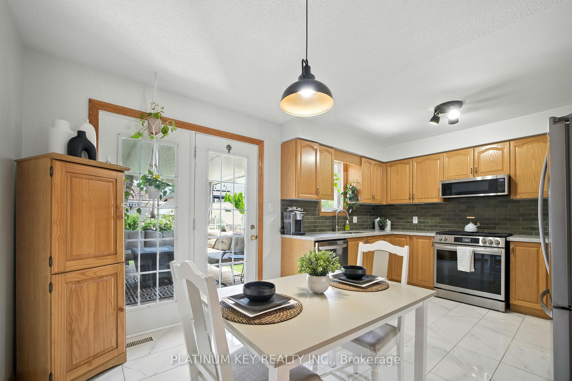 Photo 14 of 469 Riverview Drive, Strathroy-Caradoc, NE — HOMEH