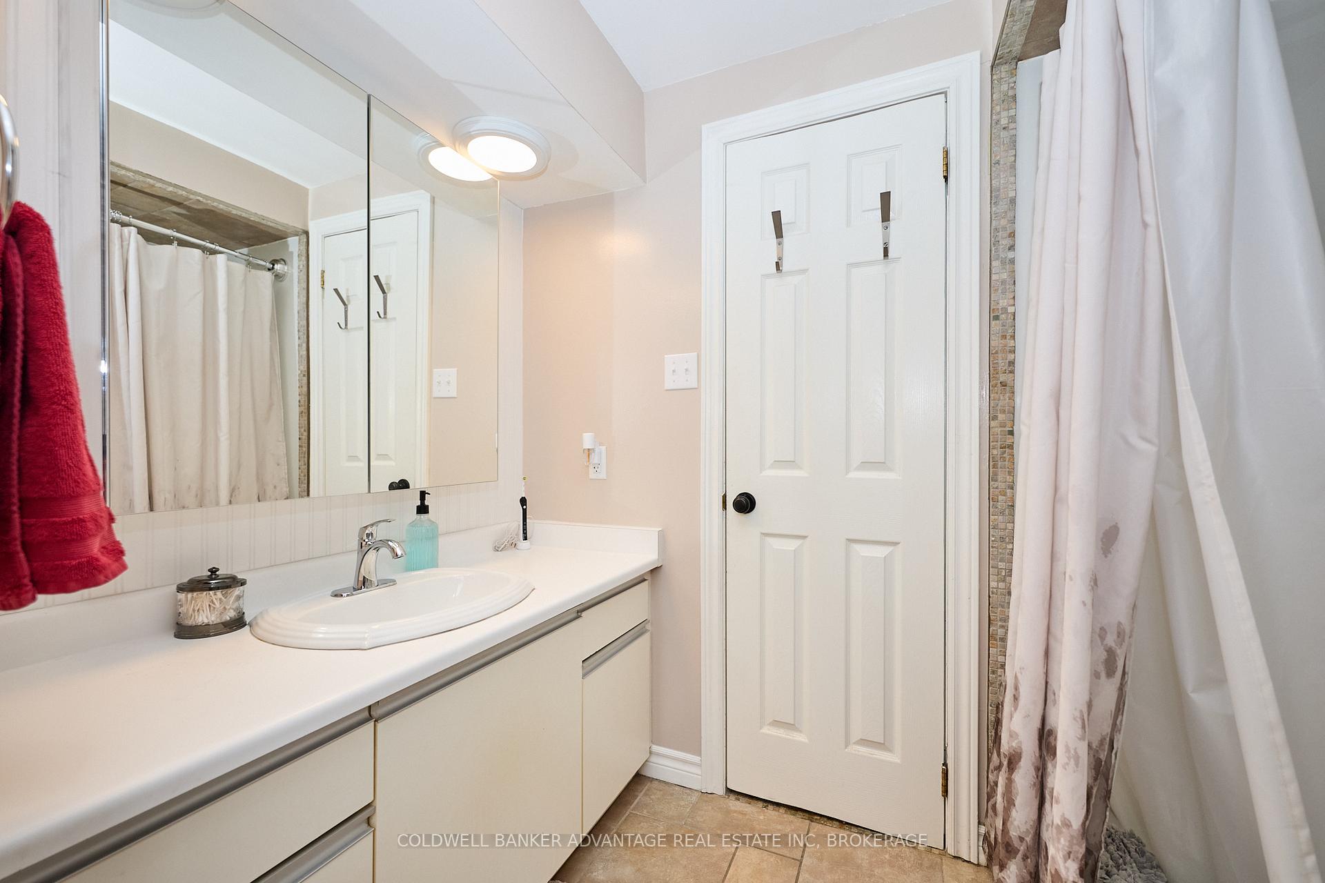 Photo 20 of 33 Naples Court, Thorold, Confederation Heights — HOMEH
