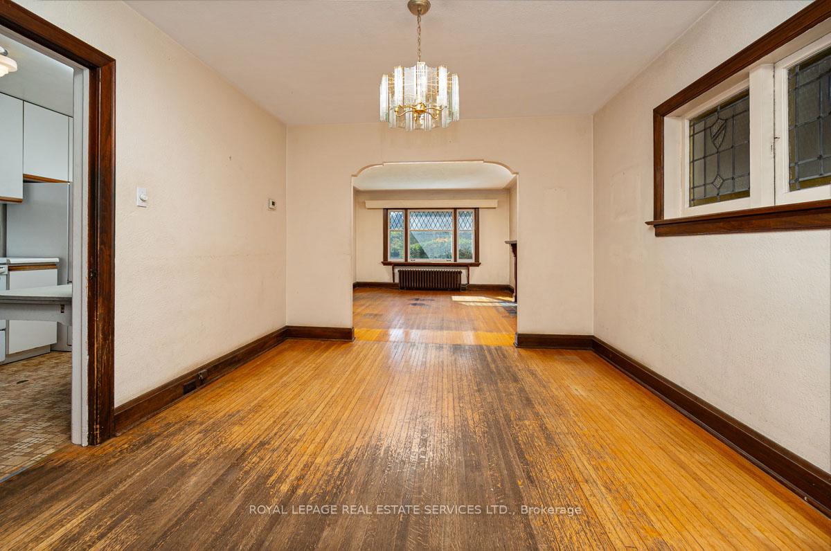 Photo 11 of 2 Parklea Drive, Toronto, Leaside — HOMEH