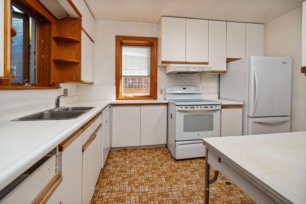 Photo 14 of 2 Parklea Drive, Toronto, Leaside — HOMEH