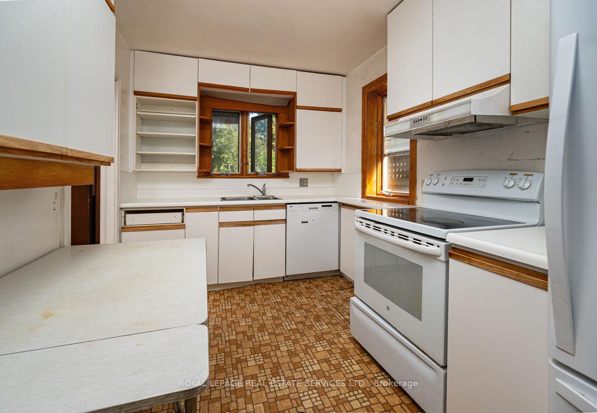 Photo 15 of 2 Parklea Drive, Toronto, Leaside — HOMEH