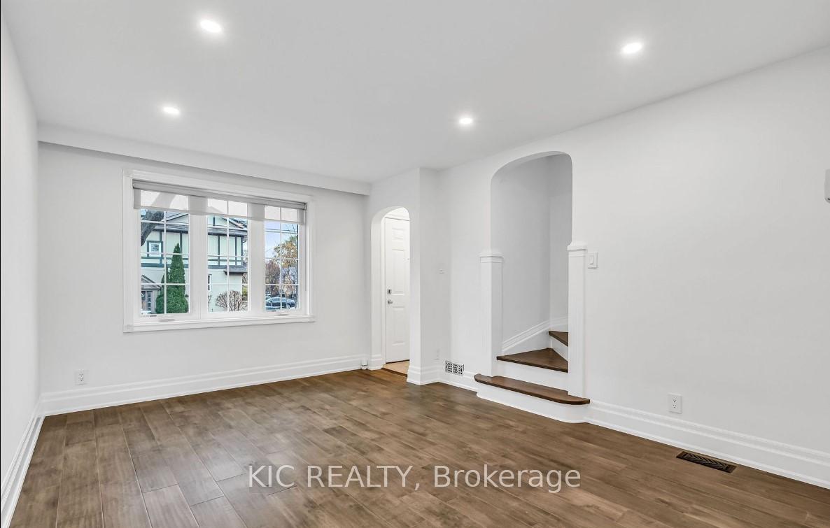 Photo 3 of 354 Laird Drive, Toronto, Leaside — HOMEH