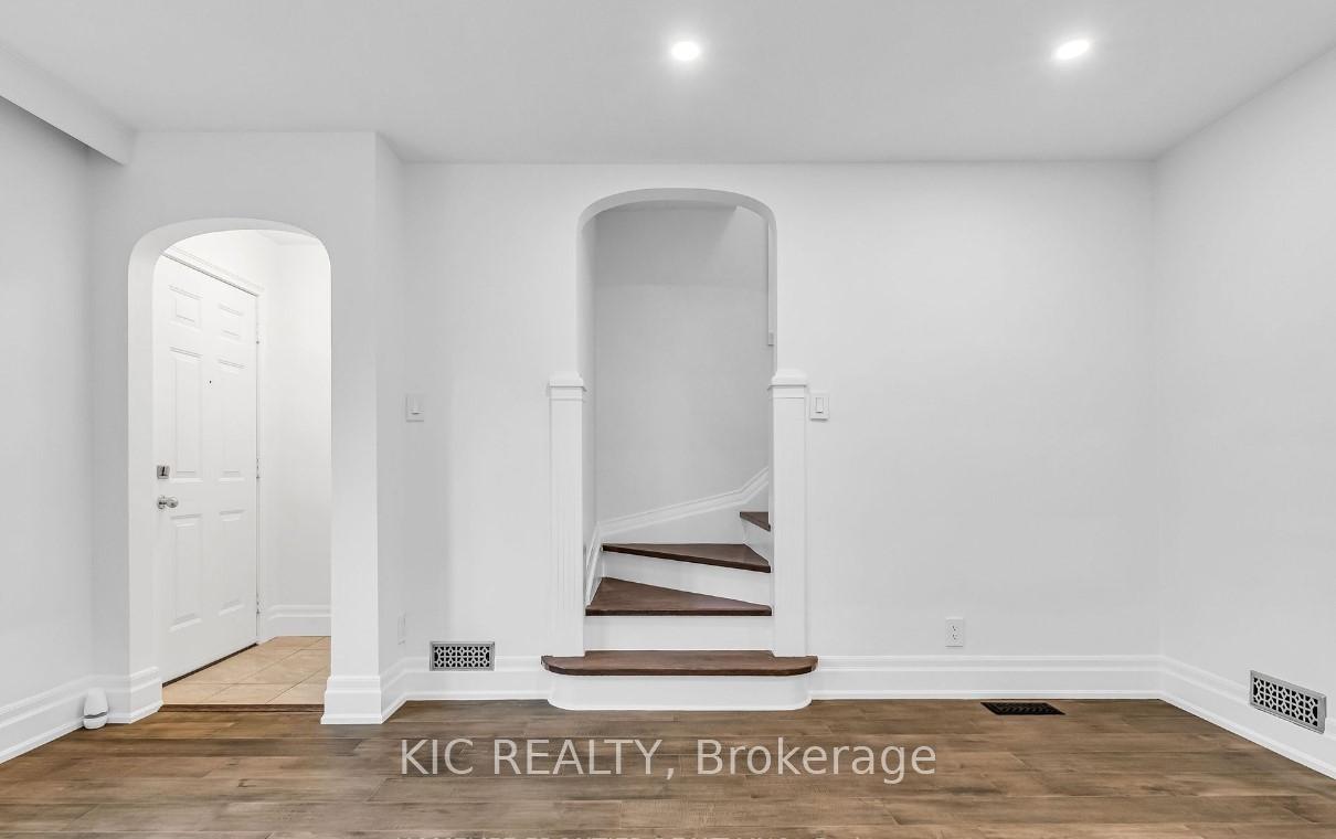 Photo 5 of 354 Laird Drive, Toronto, Leaside — HOMEH