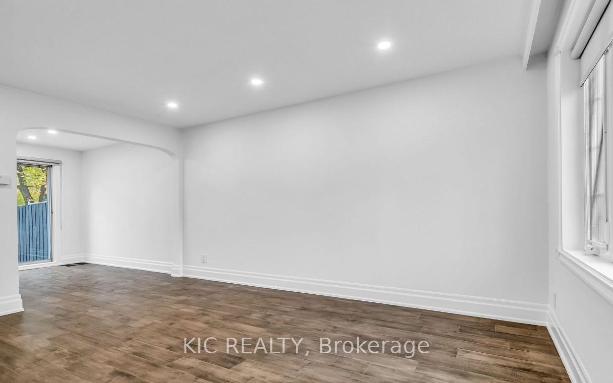 Photo 7 of 354 Laird Drive, Toronto, Leaside — HOMEH