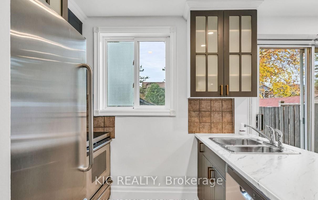 Photo 11 of 354 Laird Drive, Toronto, Leaside — HOMEH