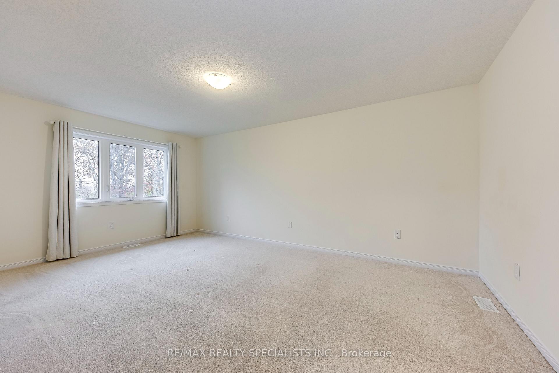 Photo 2 of 122 Esther Crescent, Thorold, Hurricane/Merrittville — HOMEH