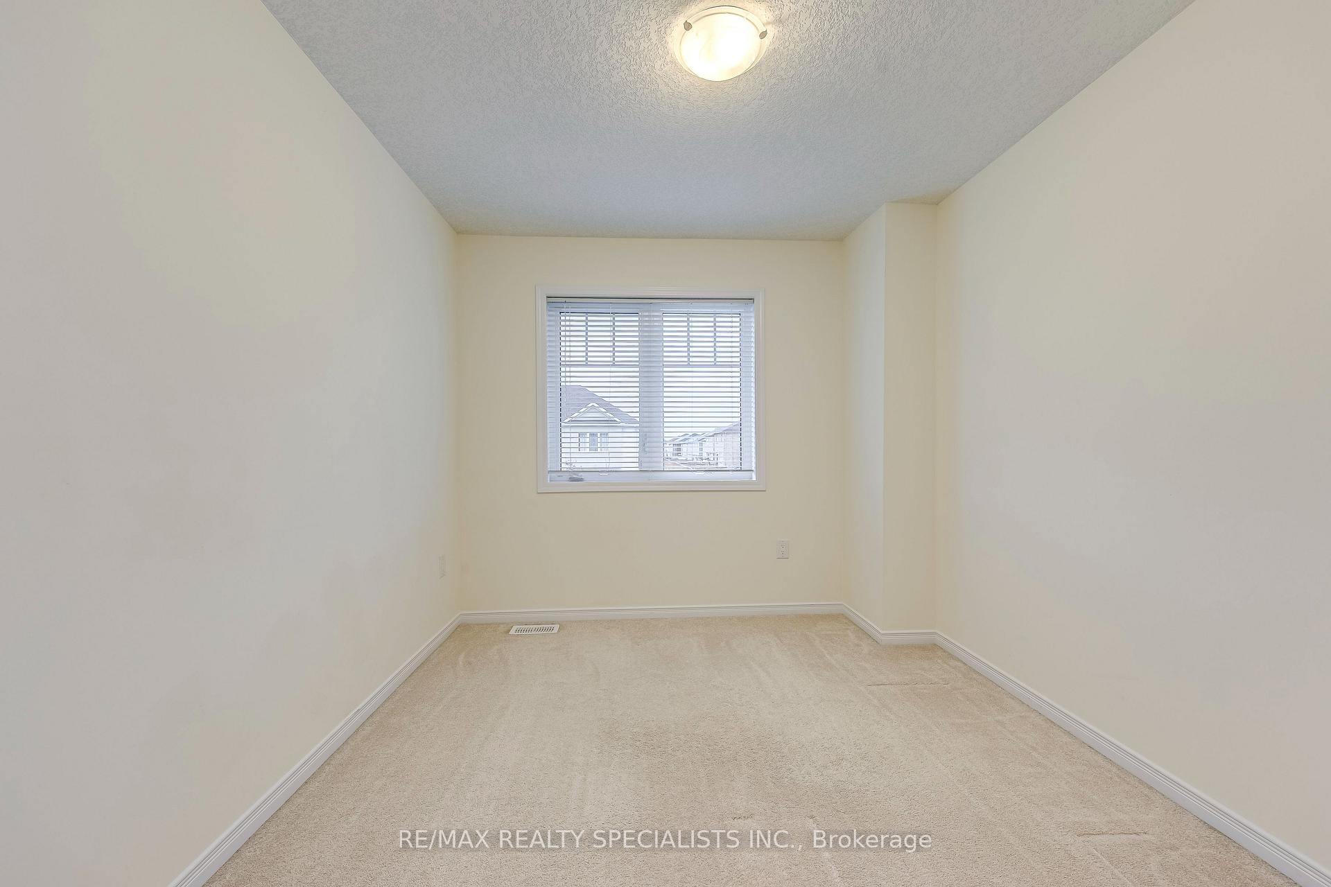 Photo 3 of 122 Esther Crescent, Thorold, Hurricane/Merrittville — HOMEH