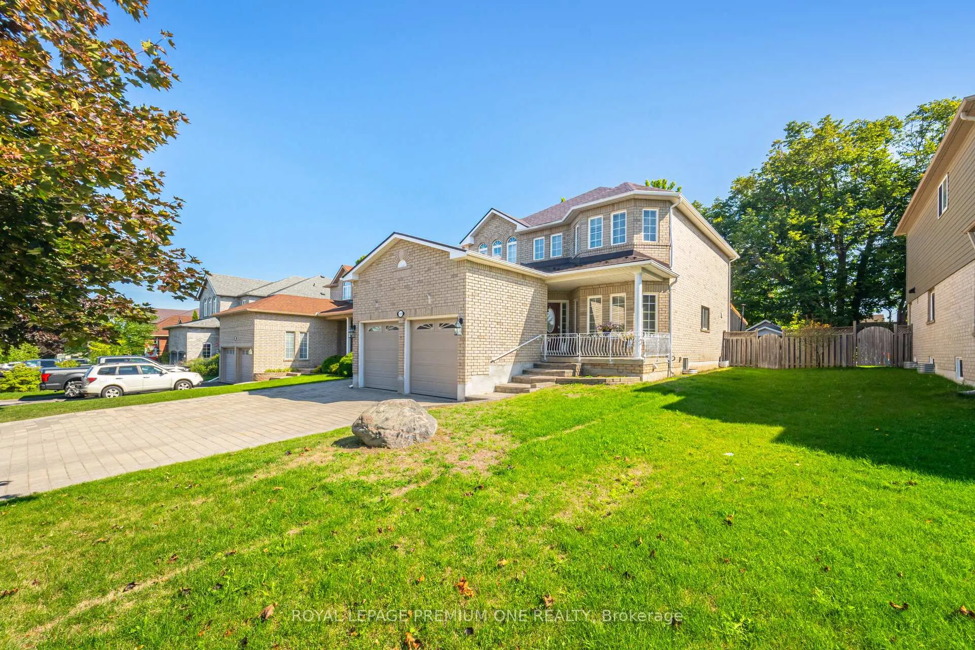 Photo 3 of 2039 Thompson Street, Innisfil, Alcona — HOMEH
