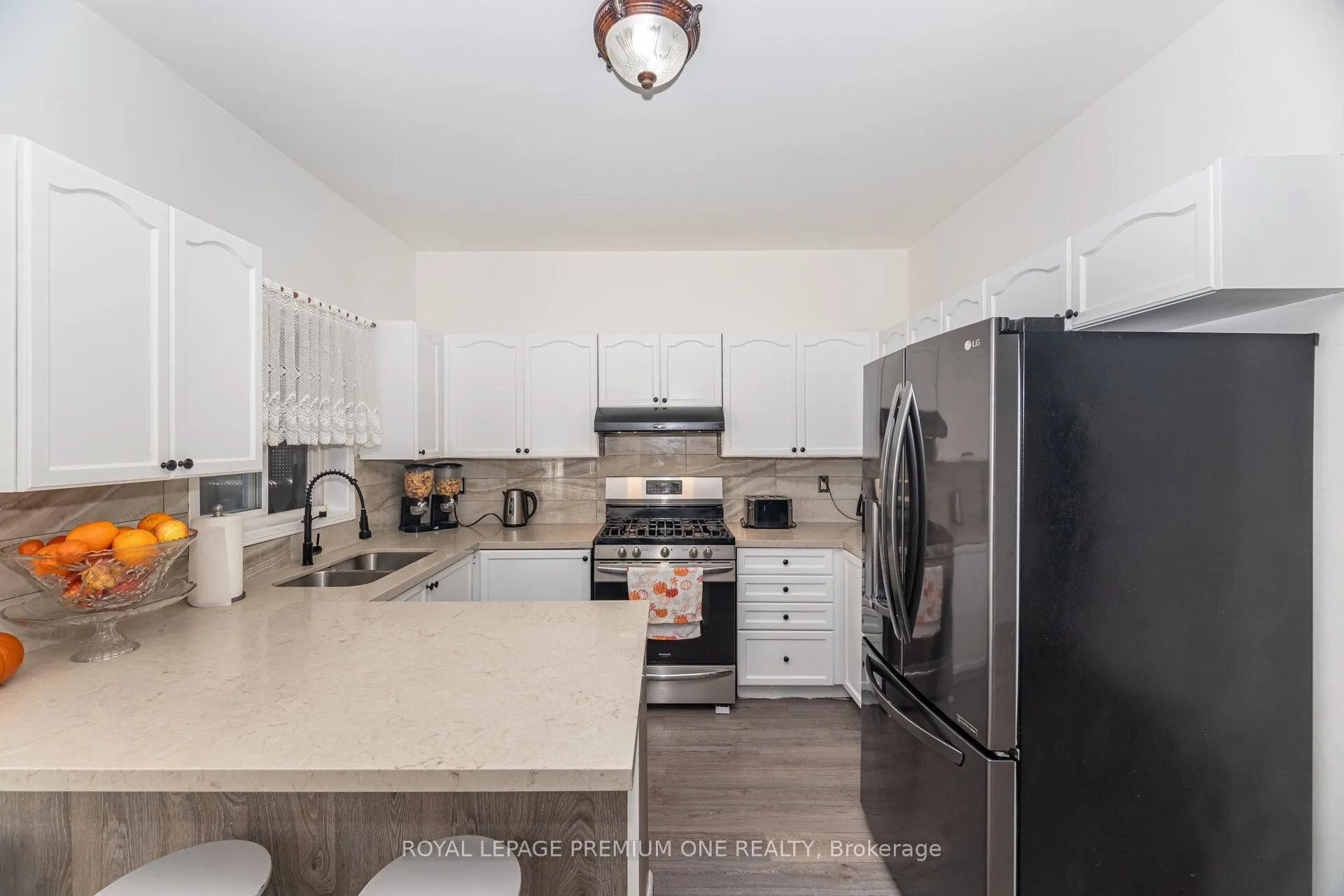 Photo 11 of 2039 Thompson Street, Innisfil, Alcona — HOMEH