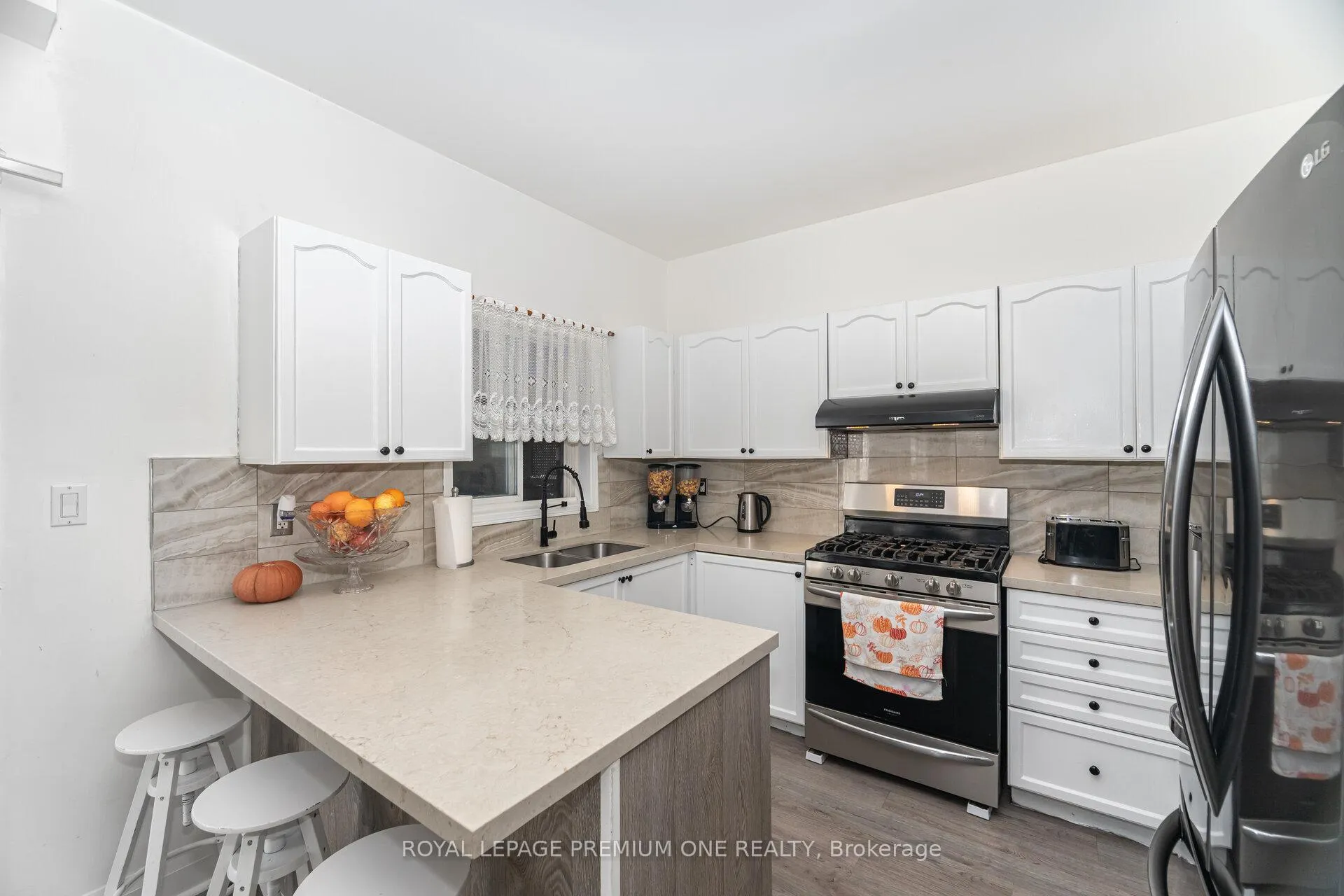 Photo 12 of 2039 Thompson Street, Innisfil, Alcona — HOMEH
